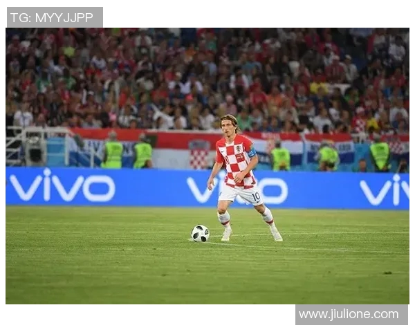 足球明星射门瞬间展现霸气风采的精彩图片合集