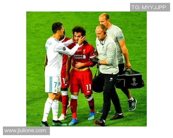 足球明星经典瞬间回顾球场上的传奇时刻与感动瞬间